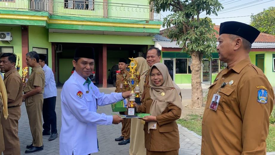 Piagam Penghargaan Kementerian Agama: SMPN 3 Grogol sebagai Sekolah Moderasi Beragama