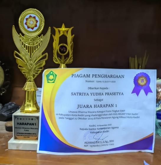 Siswa Hindu Raih Juara Harapan 1 Utswa Dharma Wacana Kategori Putra Se-Kediri 2025