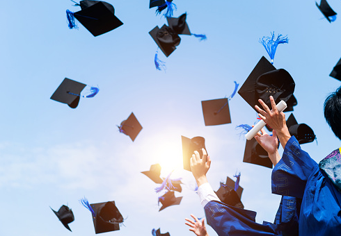 Kabar Gembira! Dua Guru SMP Negeri 3 Grogol Berhasil Menyelesaikan Studi S1!