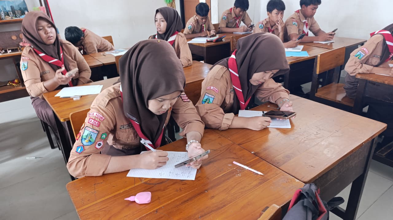 MGMP Bahasa Indonesia dan Matematika Gelar Try Out TKA Kelas IX Se-Kabupaten Kediri