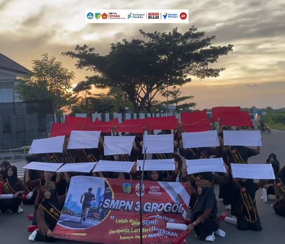 Cheering Penuh Semangat di Kediri Half Marathon 2026